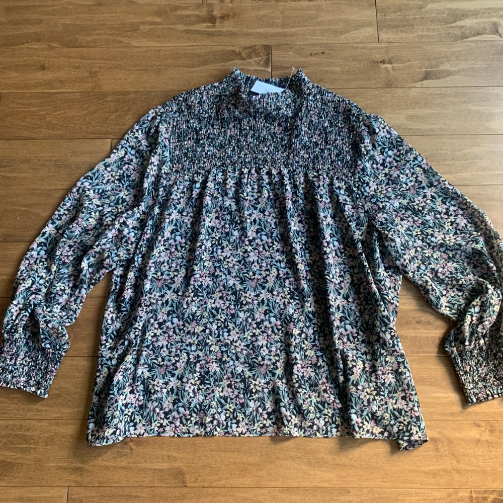 Floral Rouched Blouse. NWT.
